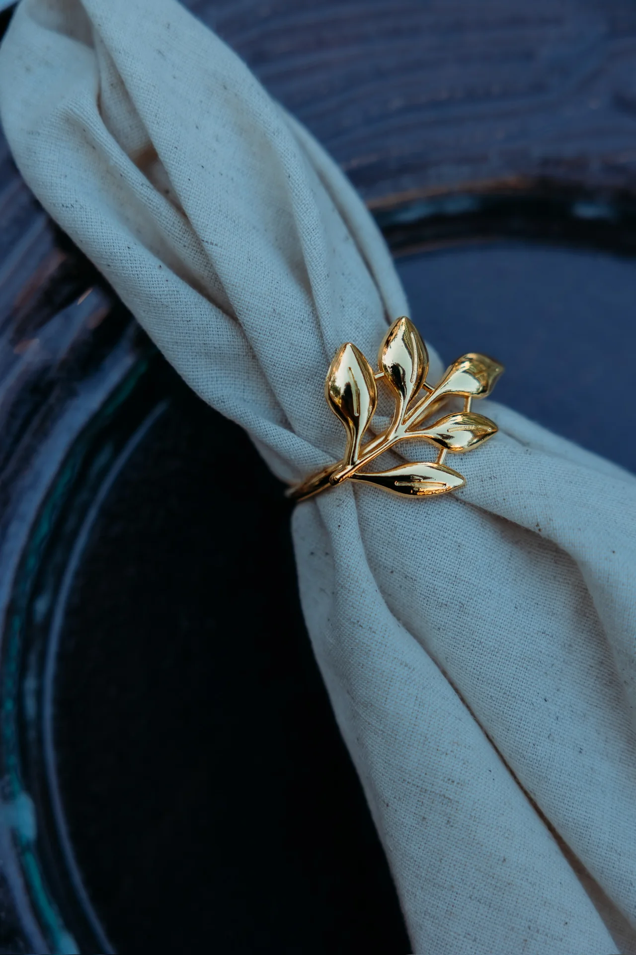 Napkin with gold decorative ring at Deena 40th Birthday