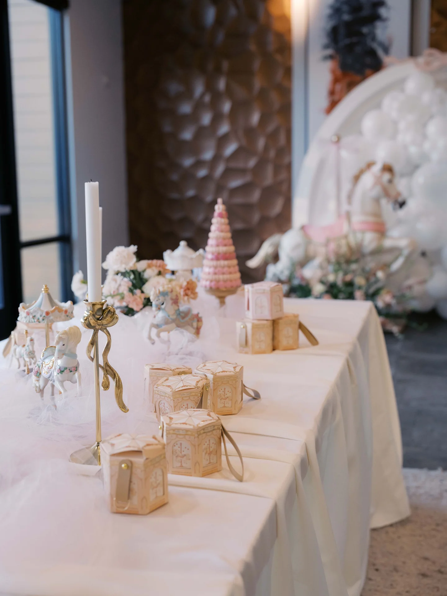 Long party table with pink details at Eléonore First Birthday